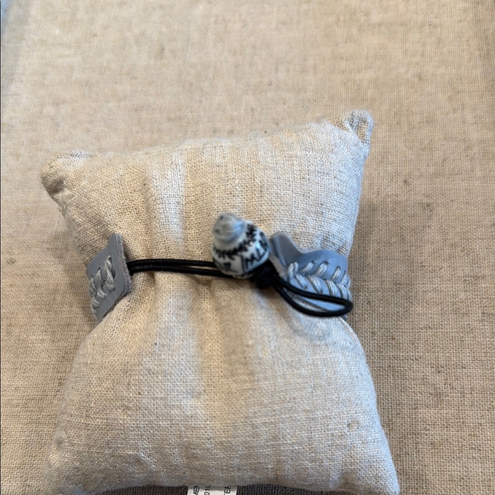 🔴Texas Rangers Embroidered Beige and Gray Bracelet - Picture 2 of 2